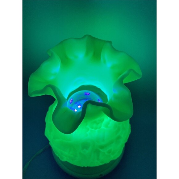 Vintage Fenton floral yellow custard poppy Uranium Shade.9.25”H,4”base,6” - Picture 2 of 16